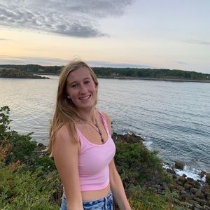 Meet your Posher, Chloe